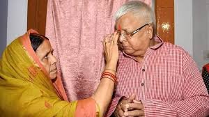नौकरी के बदले जमीन मामला: लालू यादव और परिवार से पूछताछ