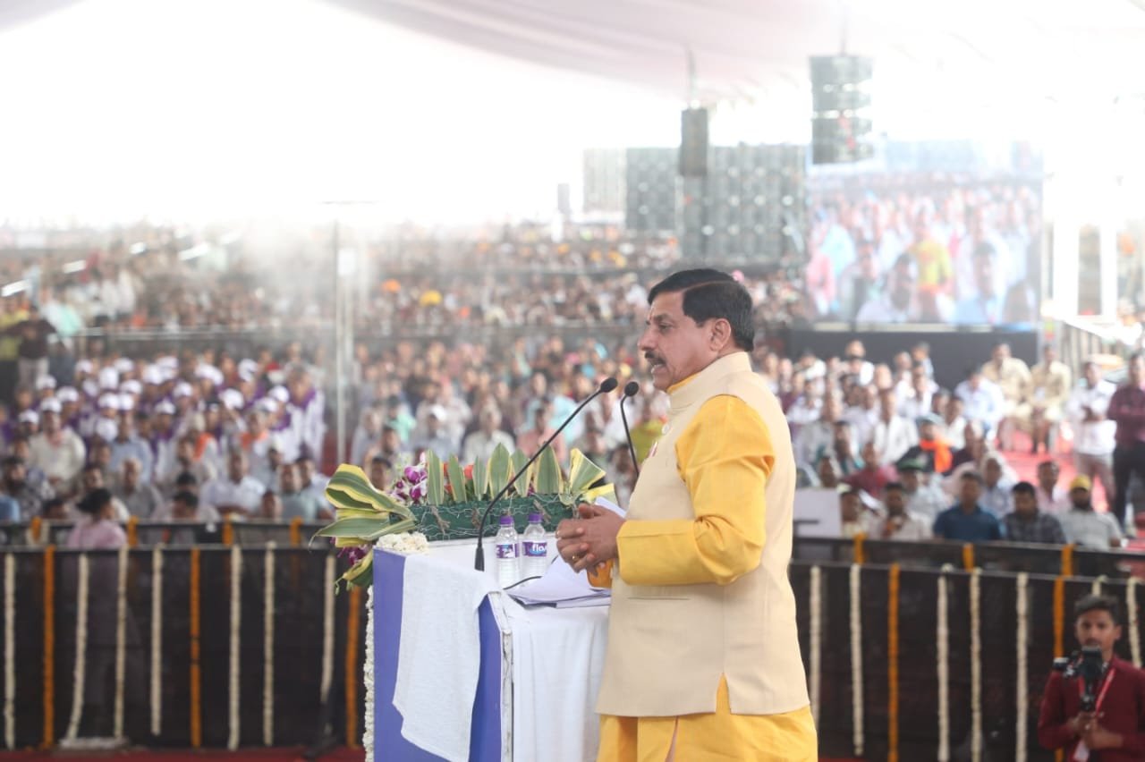 मुख्यमंत्री डॉ. यादव और केन्द्रीय मंत्री श्री गडकरी ने 5800 करोड़ रूपए लागत वाली 10 राष्ट्रीय राजमार्ग परियोजनाओं का किया लोकार्पण एवं भूमि-पूजन*