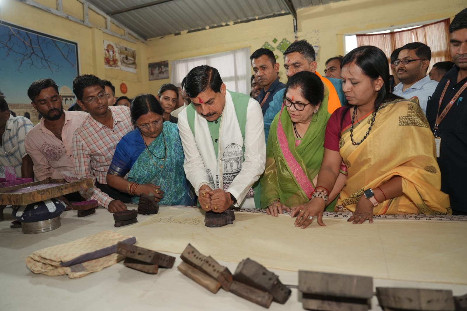मुख्यमंत्री डॉ. मोहन यादव का आज मांडू पहुँचने पर स्थानीय जनप्रतिनिधियों द्वारा भावभीना स्वागत किया