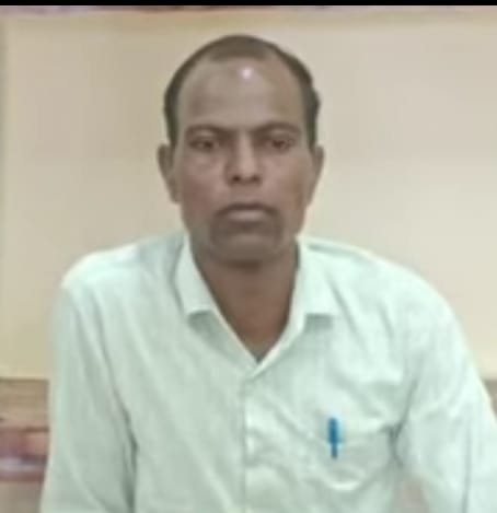 इंदौर लोकायुक्त ने सांगवी पंचायत के रोजगार सहायक को रंगे हाथ गिरफ्तार किया।