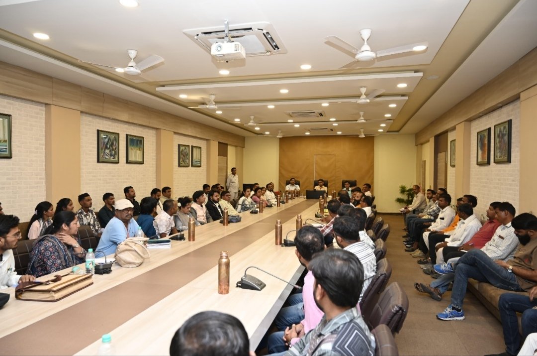 धार में स्वैच्छिक संगठनों की बैठक संपन्न- कलेक्टर प्रियंक मिश्रा
