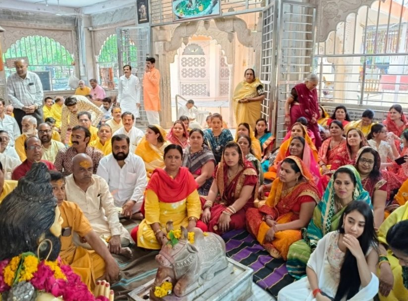 परशुराम जन्मोत्सव पर ब्राह्मण समाज ने माहाआरती के साथ परशुराम की जय जयकार की गूंज सुनाई दी।