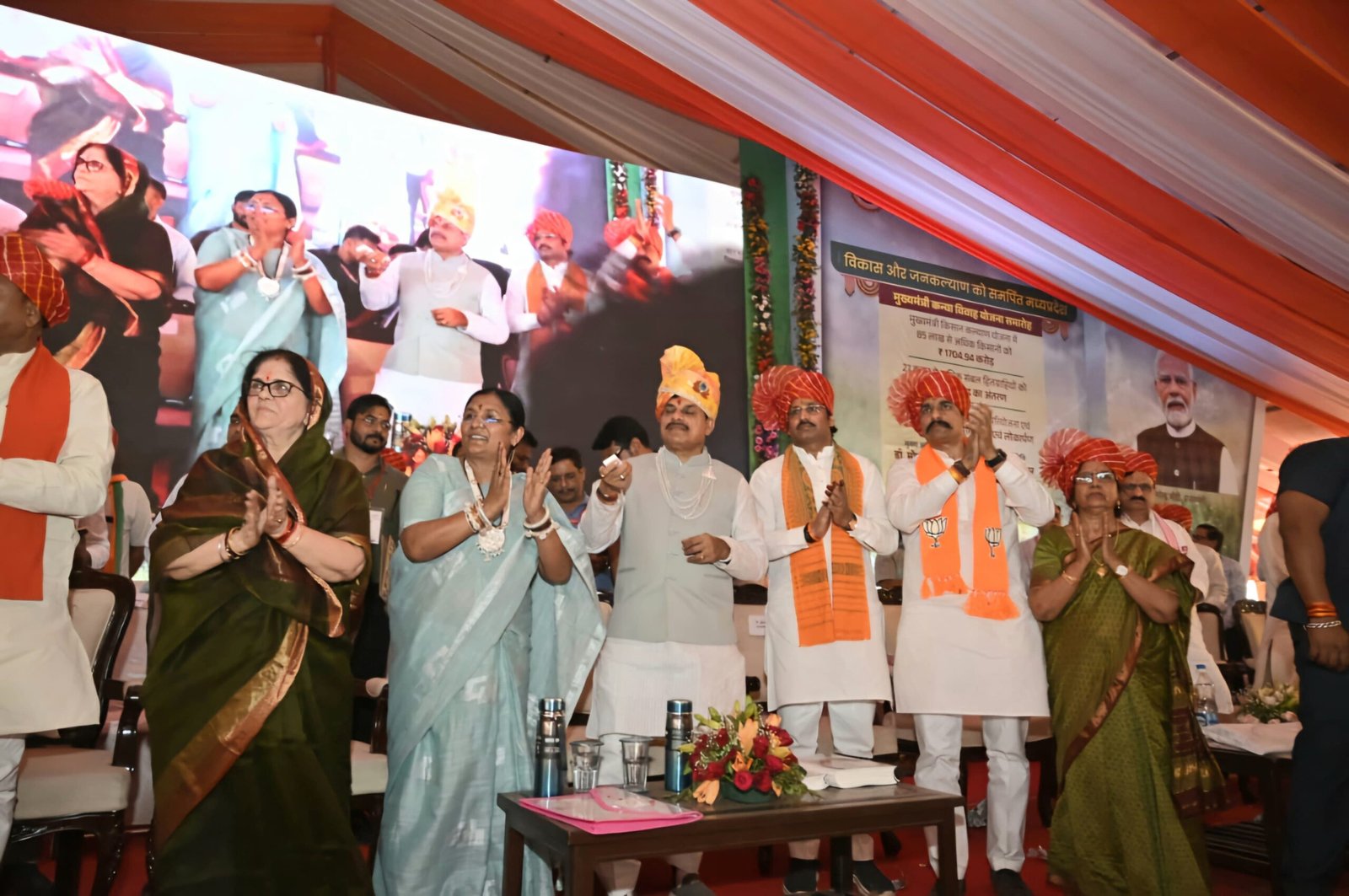 धार जिले के उमरबन विकासखंड में आयोजित मुख्यमंत्री कन्या विवाह योजना समारोह। 