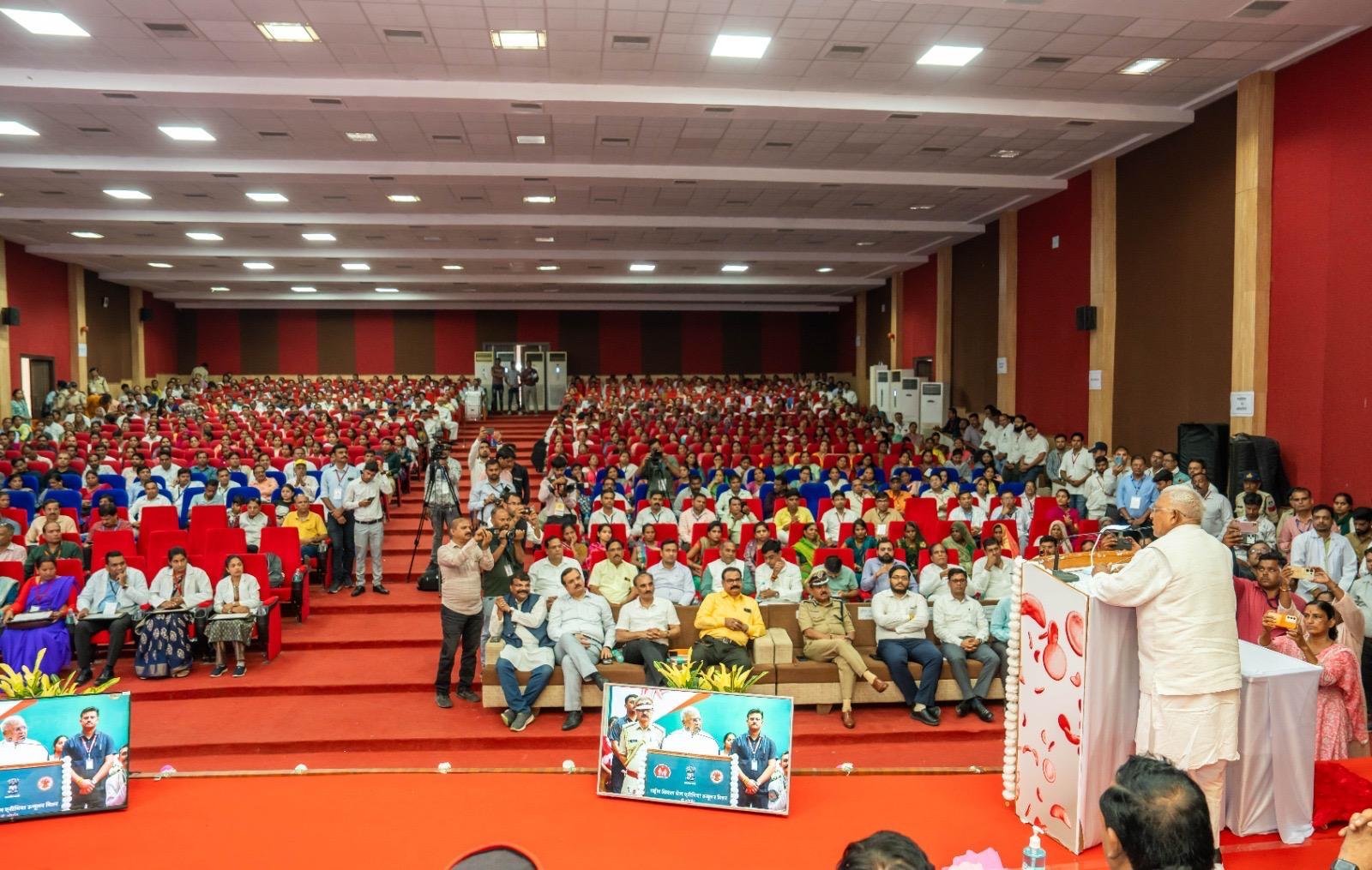 सिकलसेल को खत्म करने के लिए जेनेटिक काउंसलिंग पर विशेष ध्यान दिया जाये-राज्यपाल श्री मंगुभाई पटेल।