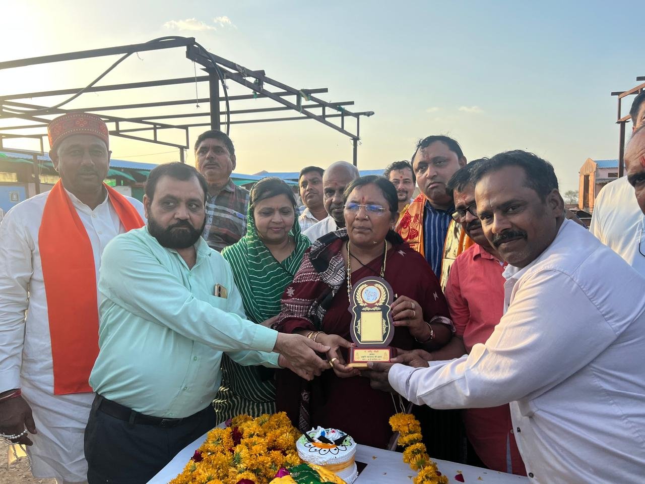 केंद्रीय राज्य मंत्री श्रीमती सावित्री ठाकुर प्रकृति वात्सल्य गौशाला, धार में गरिमामयी समारोह।