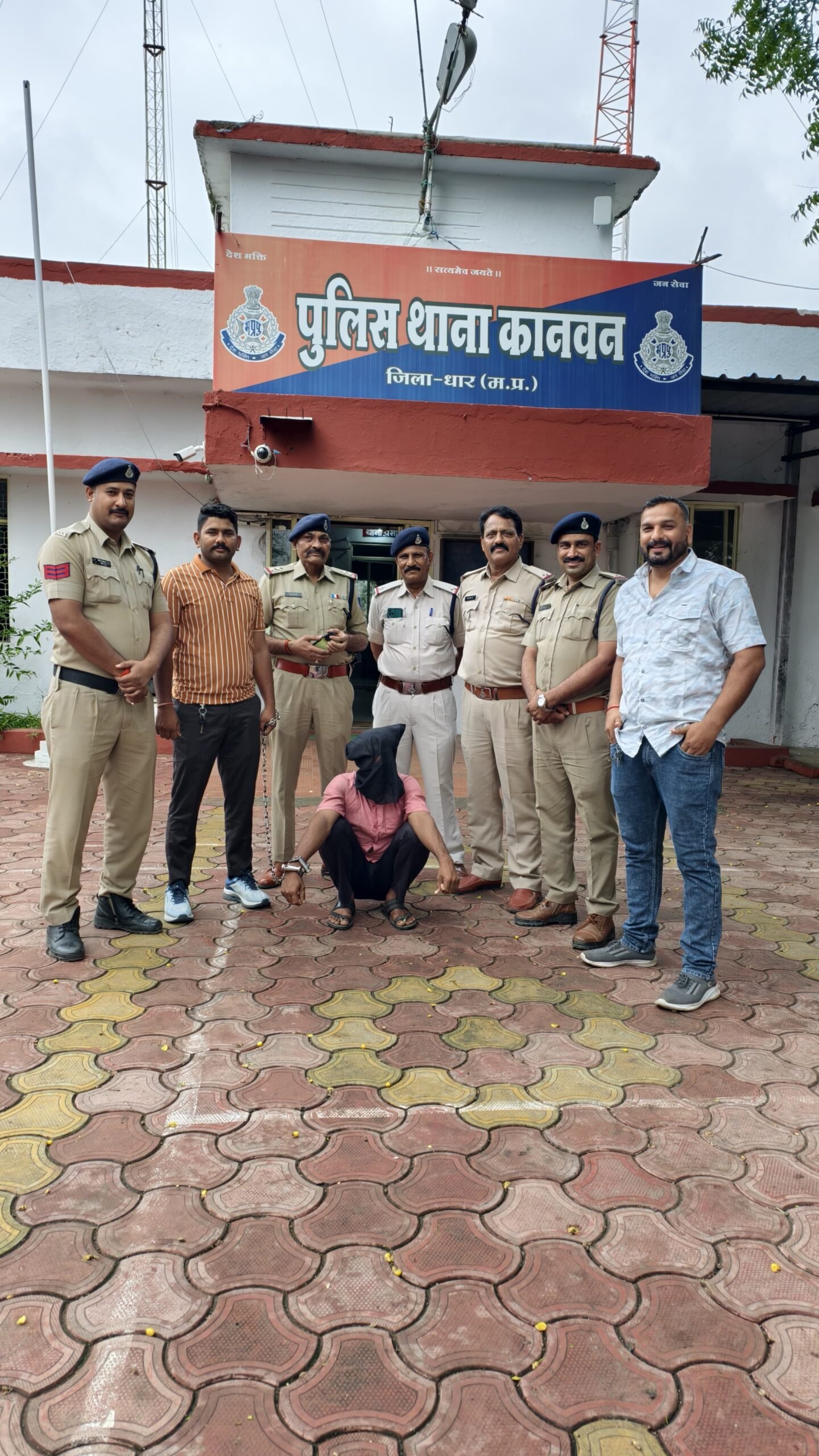 धार/कानवन – लूट की घटना में फरार 10 हजार के इनामी बदमाश को कानवन पुलिस ने किया गिरफ्तार।