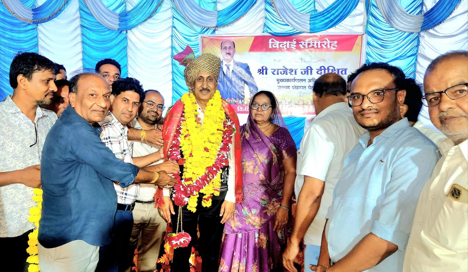 झंकनावदा/पेटलावद, मुख्य कार्यपालन अधिकारी दीक्षित का विदाई समारोह श्रृंगेश्वर धाम में हुआ आयोजित।