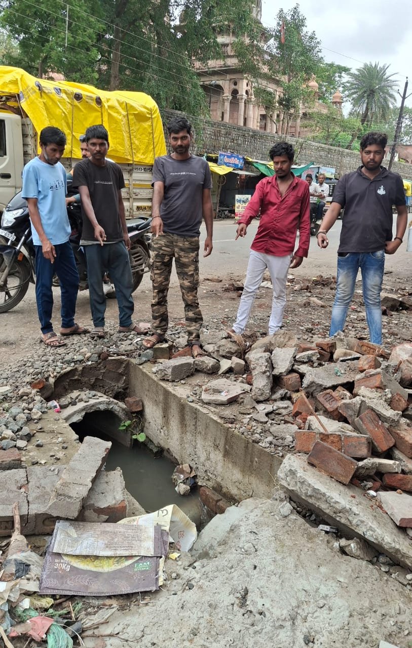 नगर पालिका धार को हादसे का इंतजार,जिलाधीश से हस्तक्षेप की मांग,आंदोलन की चेतावनी,पार्षद ठाकुर।