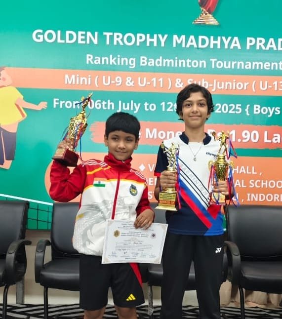 धार, म.प्र मिनी सब जूनियर रैंकिंग बैडमिंटन स्पर्धा इन्दौर में धार के उभरते हुए नन्हे शटलर्स “अद्वीक जैन” ने पहली बार “राज्य विजेता” का खिताब जीतकर अपनी उत्कृष्ट खेल प्रतिभा का परिचय दिया है।
