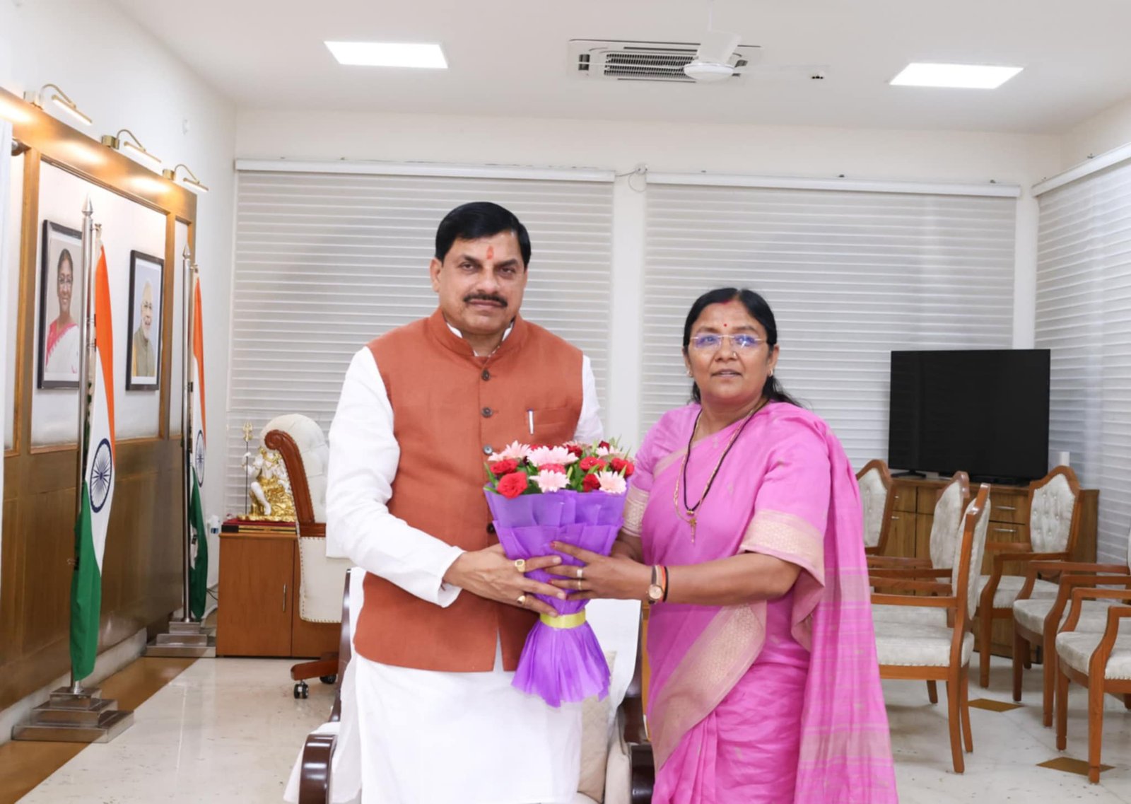 केंद्रीय राज्यमंत्री सावित्री ठाकुर की पहल पर खरमोर अभयारण्य अब केवल 132 वर्ग किलों मीटर में रहेगा।