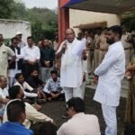 बदनावर/कांग्रेस नेता निलेश चौधरी पर जानलेवा हमला कायराना हरकत के खिलाफ कांग्रेसी उतरे मैदान मे।