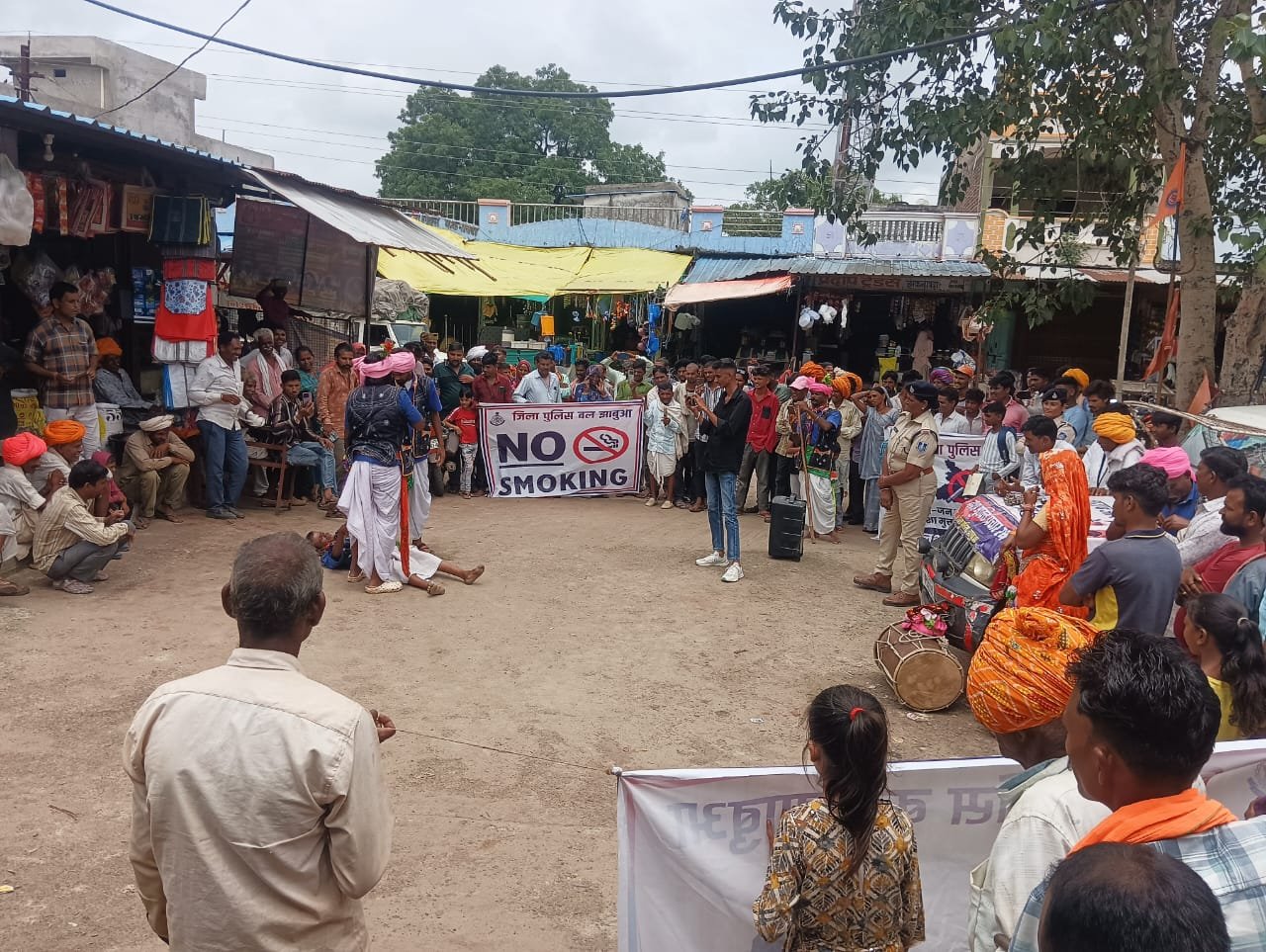 झकनावदा/ नशे से दूरी, है जरूरी” अभियान के तहत रविवार को झाबुआ पुलिस द्वारा झकनावदा नगर में जन जागरूकता कार्यक्रम किया आयोजित।