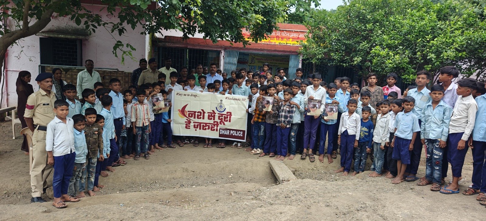 धार पुलिस व्दारा “नशे से दूरी है जरूरी’’ नशे के प्रति जन-जागरूकता अभियान के तहत स्कूल/कॉलेज व कोचिंग क्लासेस में लगाई, नशे के दुष्परिणामों के प्रति जागरूकता की पाठशाला।