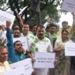 धार। मध्यप्रदेश विधानसभा परिसर में कांग्रेस विधायकदल का जोरदार प्रदर्शन – आदिवासी अधिकारों को लेकर भाजपा सरकार को घेरा।