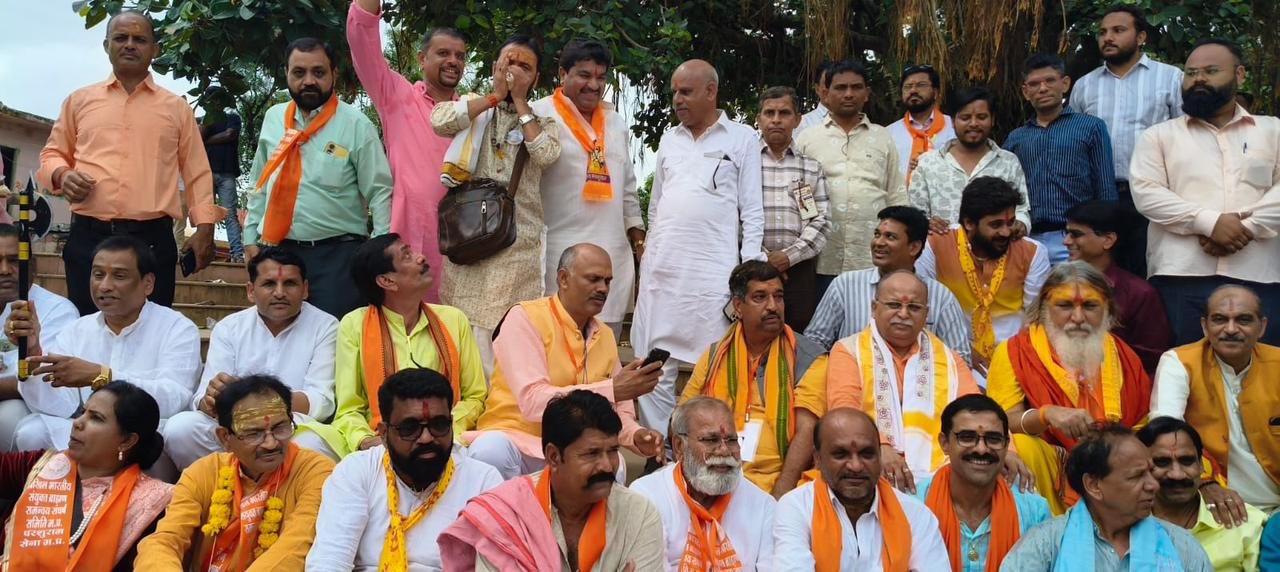 धार।ब्राह्मण समाज राजनीतिक चेतना जागृत कर सवर्ण  एकता स्थापित करे-चतुर्वेदी।