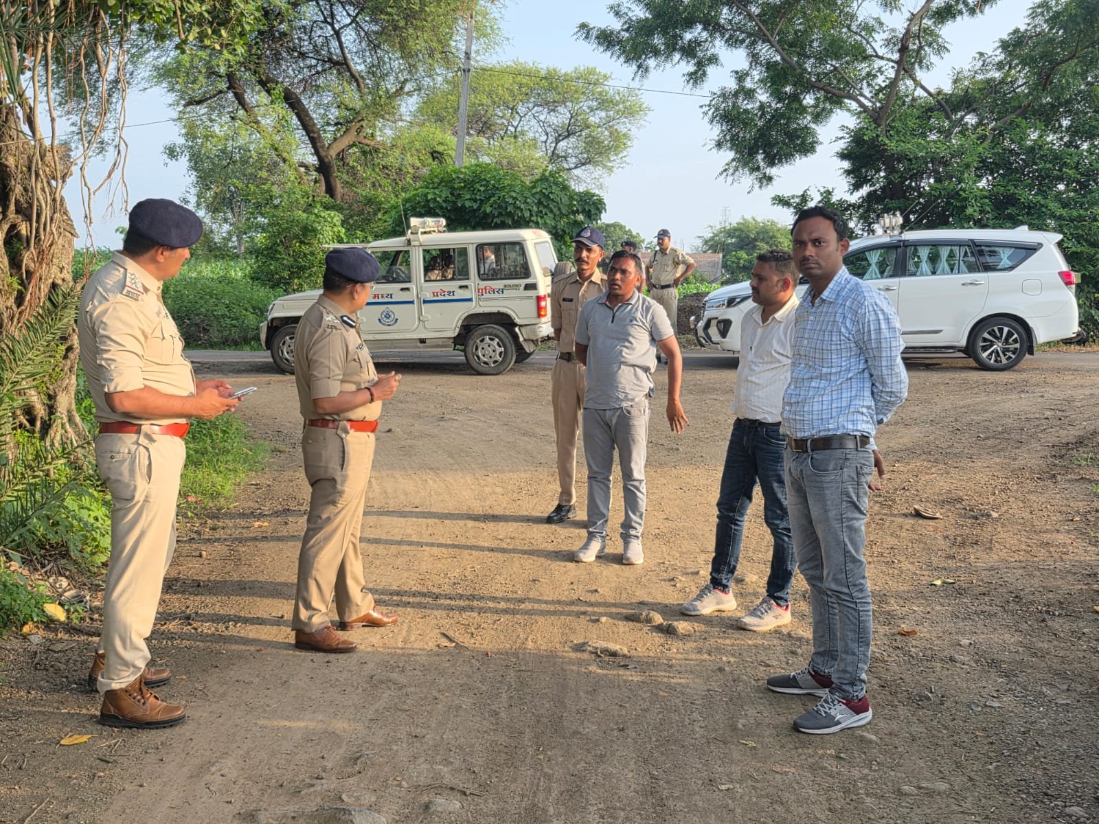 नेशन बुलेटिन धार।पुलिस अधीक्षक धार श्री मनोज कुमार सिंह द्वारा थाना टाण्डा का निरीक्षण कर ग्रामीण क्षेत्रों का किया भ्रमण।