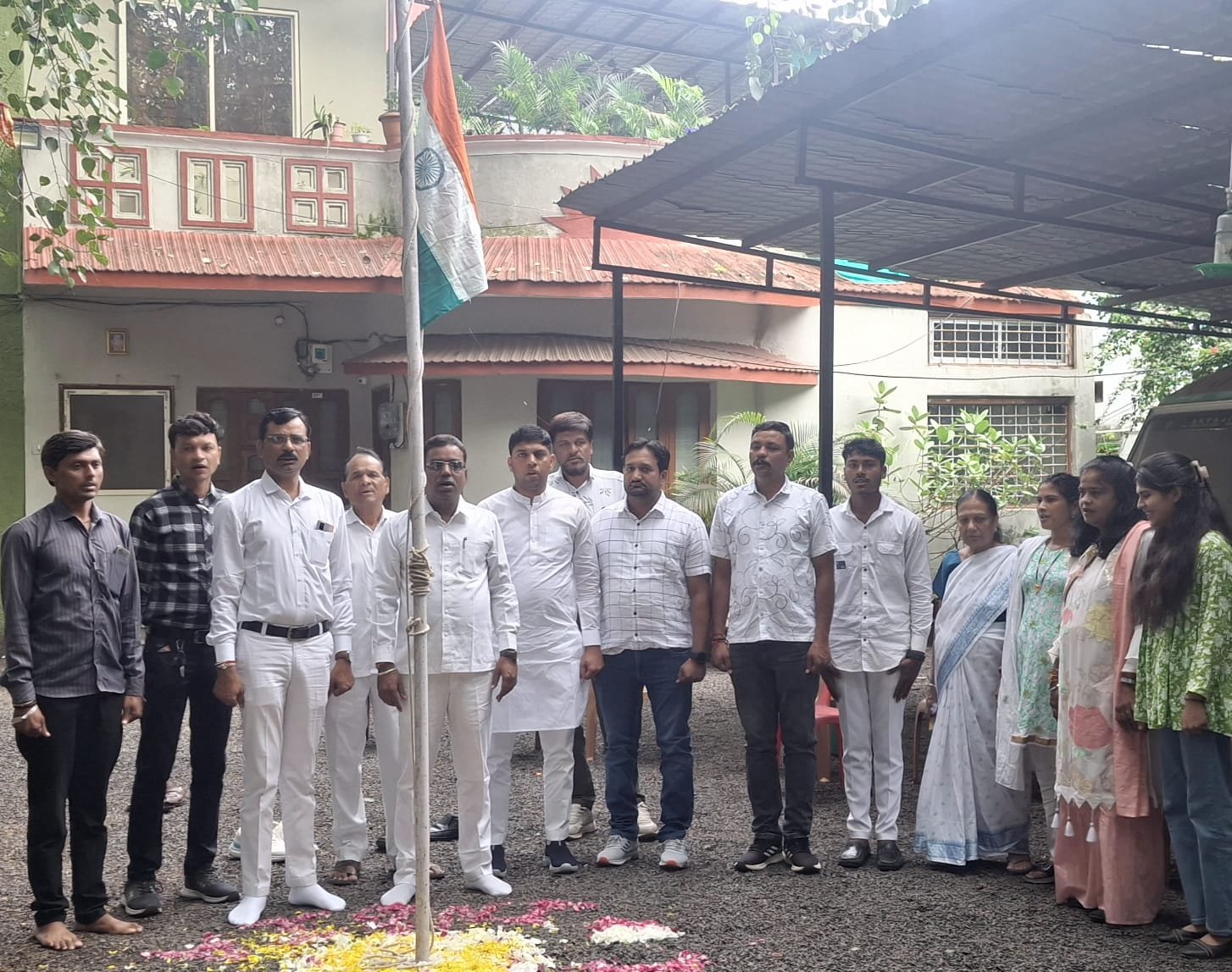 धार। नेता प्रतिपक्ष के कार्यालय पर झंडावंदन संपन्न ।