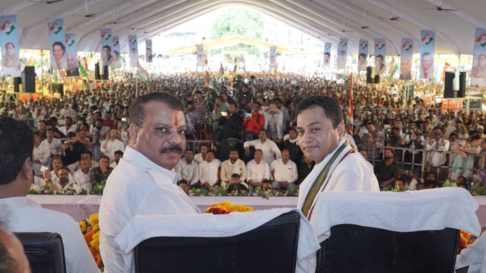 नेशन बुलेटिन धार।आज छिंदवाड़ा में पूर्व सांसद नकुलनाथ के द्वारा आयोजित ‘किसान बचाओ रैली’ में मध्यप्रदेश के नेता प्रतिपक्ष उमंग सिंघार, प्रदेश कांग्रेस अध्यक्ष जीतू पटवारी सहित कांग्रेस के अन्य वरिष्ठ नेताओं ने भाग लिया।