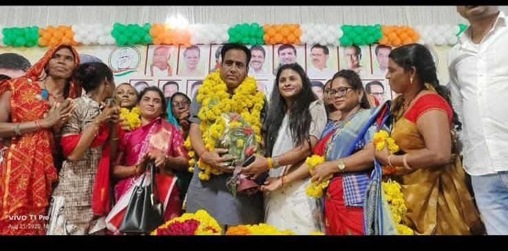 नेशन बुलेटिन धार।धार जिला महिला कांग्रेस के अध्यक्ष प्रीति महेश्वरी ने नवनियुक्त नव नियुक्त जिला कांग्रेस अध्यक्ष स्वतंत्र जोशी का किया भव्य स्वागत ।