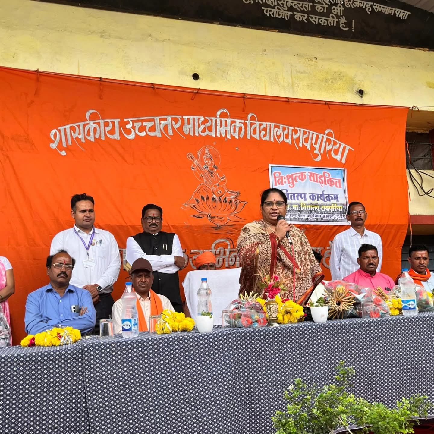 नेशन बुलेटिन धार।बच्चों को मोबाइल का उपयोग कम करना चाहिए-केबिनेट मंत्री सुश्री निर्मला भुरिया।