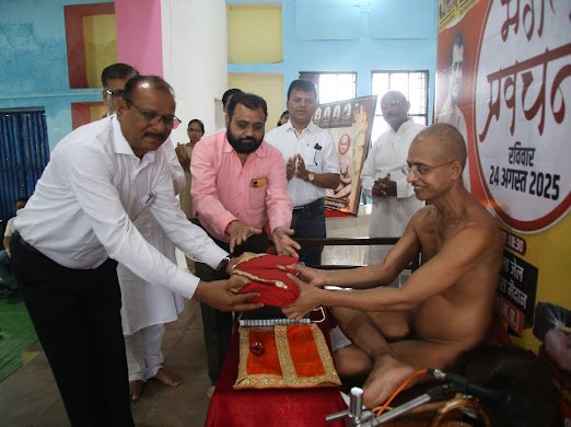 नेशन बुलेटिन धार। मुनिश्री विभंजन सागर जी ने जिला जेल धार में कैदियों को मंगल आशीर्वाद प्रवचन दिए।