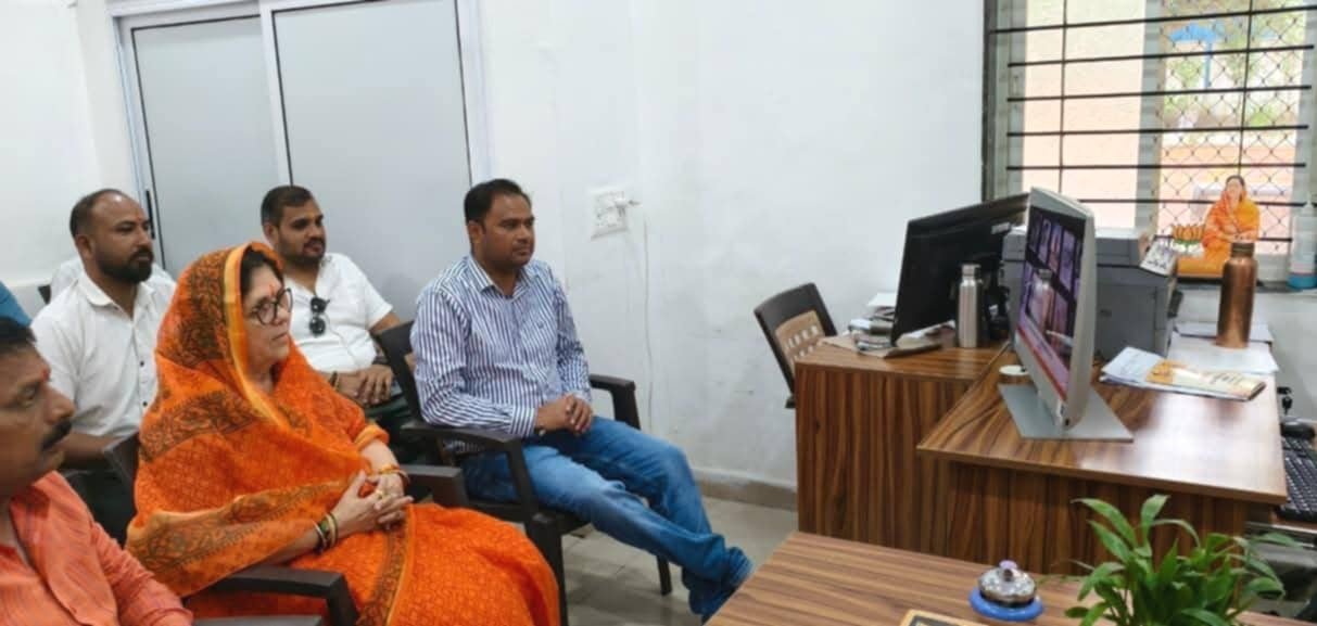 नेशन बुलेटिन। धार जिले के 821 बुथ केंद्र पर सुनी गई प्रधानमंत्री श्री नरेंद्र मोदी जी की मन की बात।