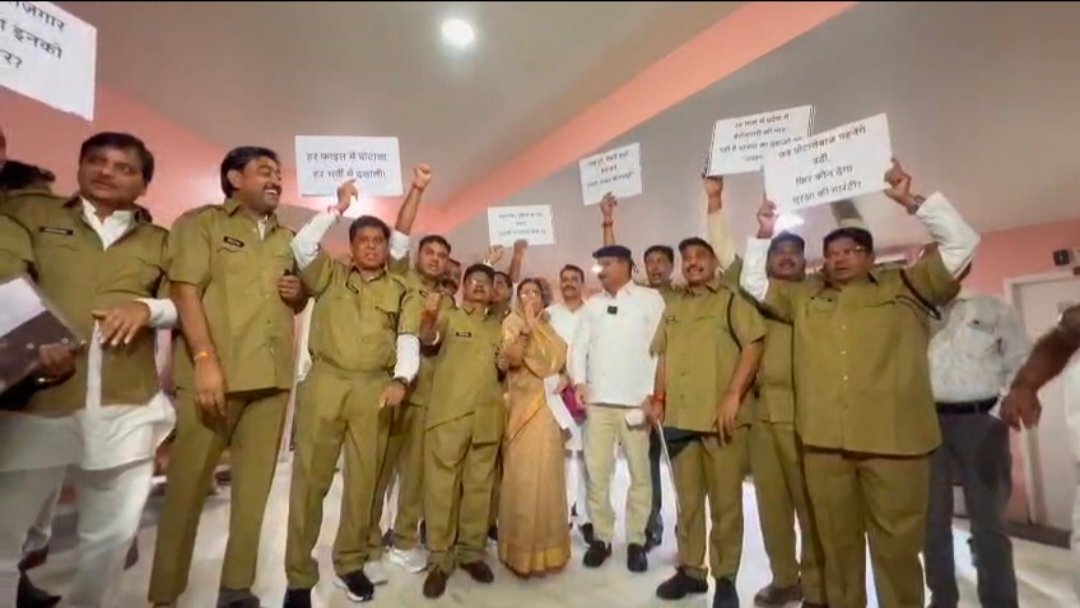 धार।पुलिस कांस्टेबल भर्ती घोटाले पर कांग्रेस का जोरदार प्रदर्शन।