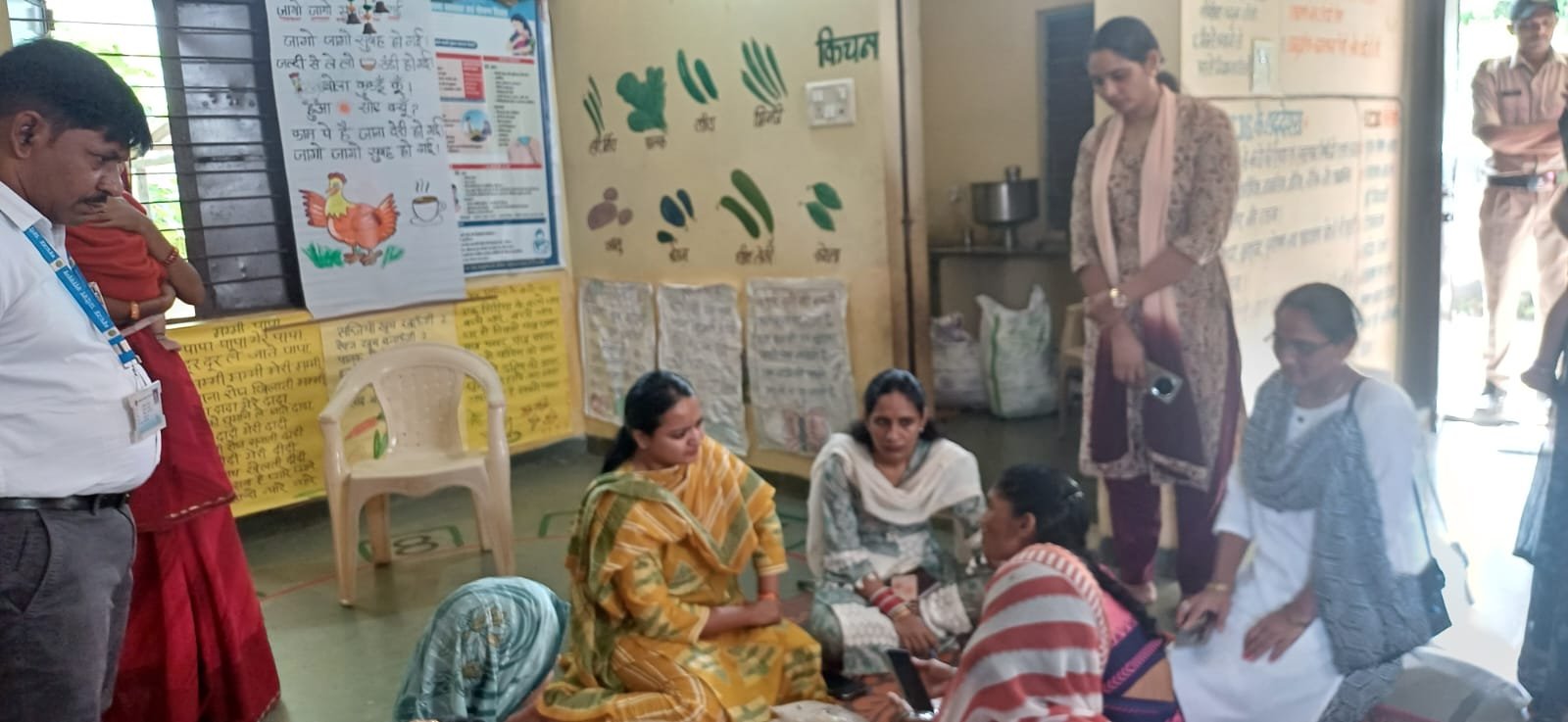 नेशन बुलेटिन धार।प्रधानमंत्री कार्यालय नई दिल्ली से डायरेक्टर सुश्री रेशमा रघुनाथन नायर द्वारा योजनाओं के जमीनी स्तर पर कार्यान्वयन हेतु अधिकारियों की बैठक ली।