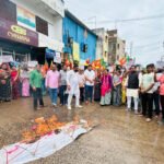 नेशन बुलेटिन धार। भाजपा महिला मोर्चा के नेतृत्व में कांग्रेस कार्यालय का घेराव कर राहुल गांधी का पुतला दहन हुआ।