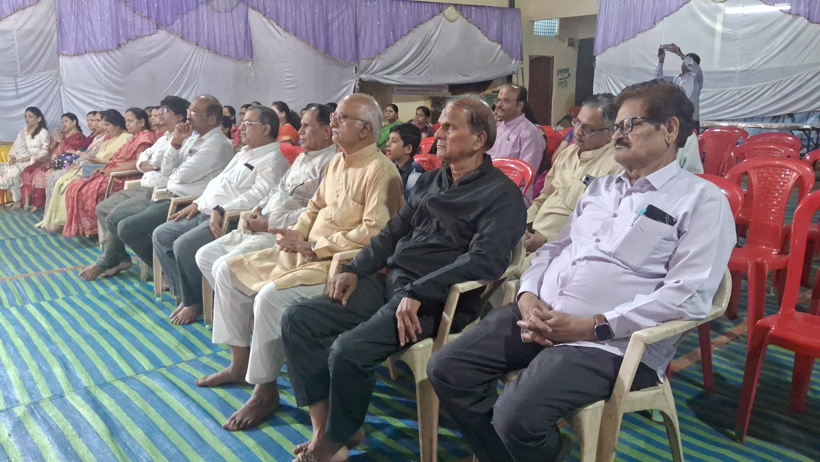 नेशन बुलेटिन धार।  गणेश उत्सव में सांस्कृतिक कार्यक्रम के दौरान मराठी भजनों की प्रस्तुती।                                 