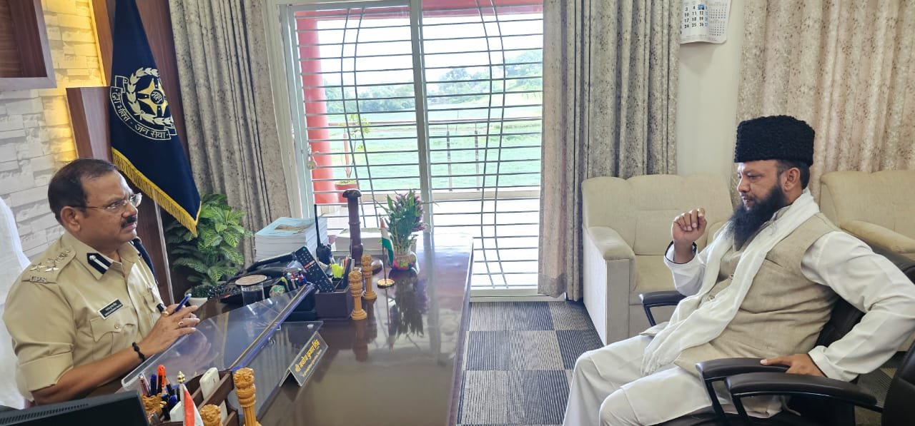 नेशन बुलेटिन धार। ईद मिलादुन्नबी पर कल जिले में उचित सुरक्षा व्यवस्था के लिए शहर काजी वकार सादिक  ने की पुलिस अधीक्षक महोदय से मुलाकात।