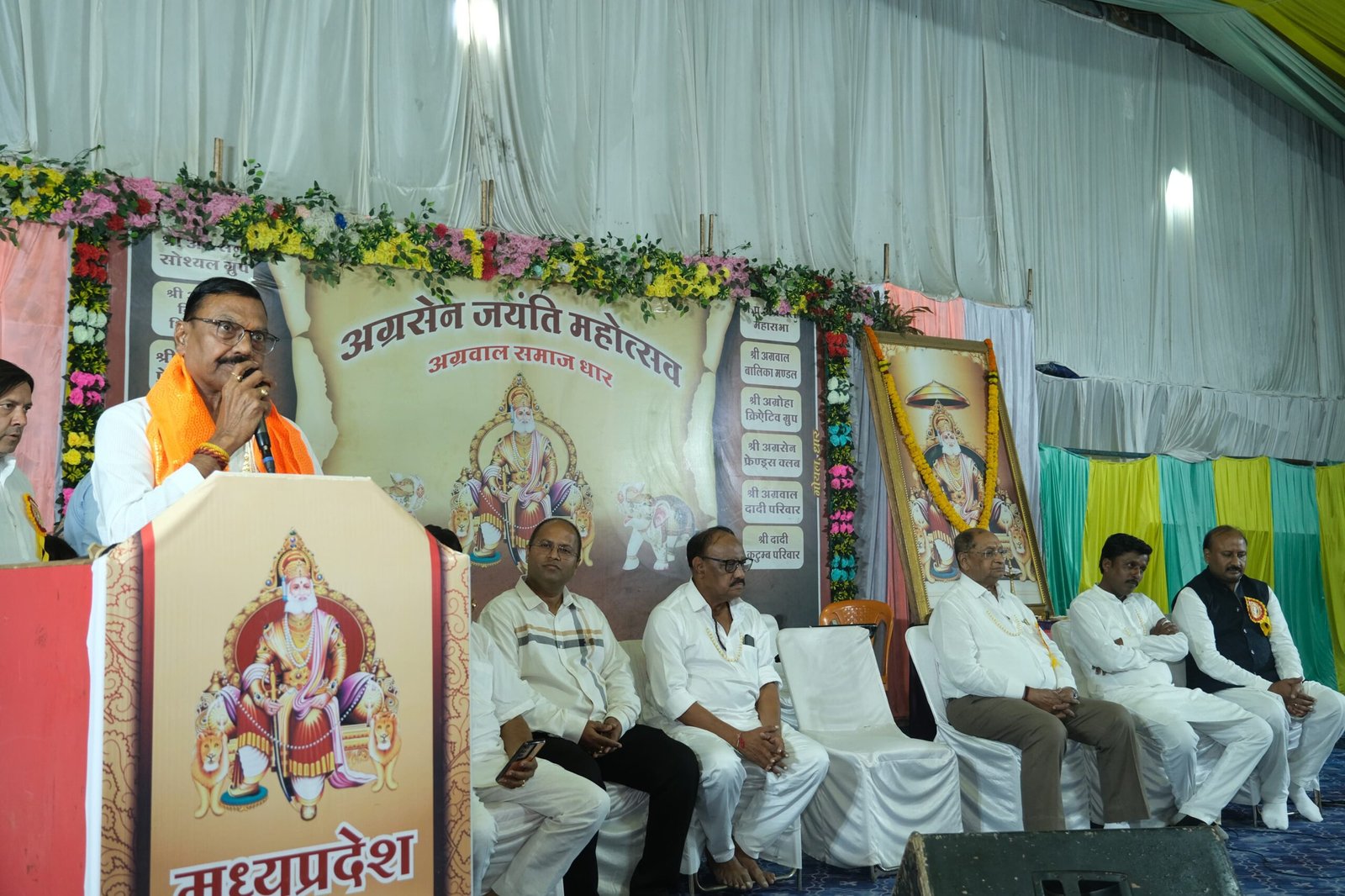 नेशन बुलेटिन धार। श्री अग्रसेन जयंती पर्व पर अग्रवाल महासभा द्वारा मनीष तिवारी की भव्य भजन संध्या आयोजित की गई।