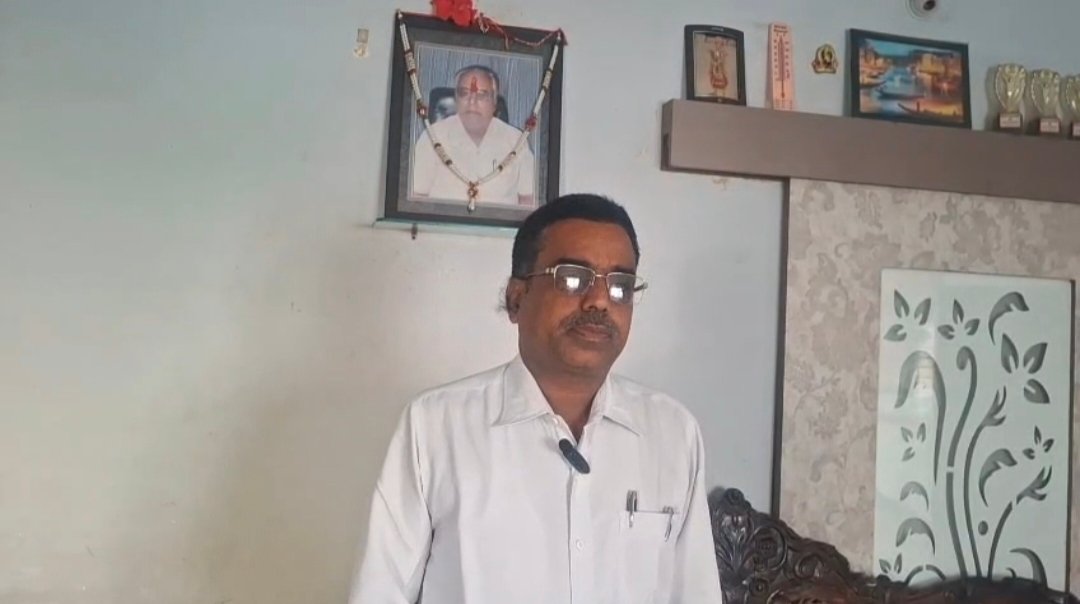 नेशन बुलेटिन धार।कांग्रेस कार्यालय पर ताले इसलिए है कि हमारे नेता राहुल गांधी सड़कों पर जनता की लड़ाई लड़ रहे है- ठाकुर