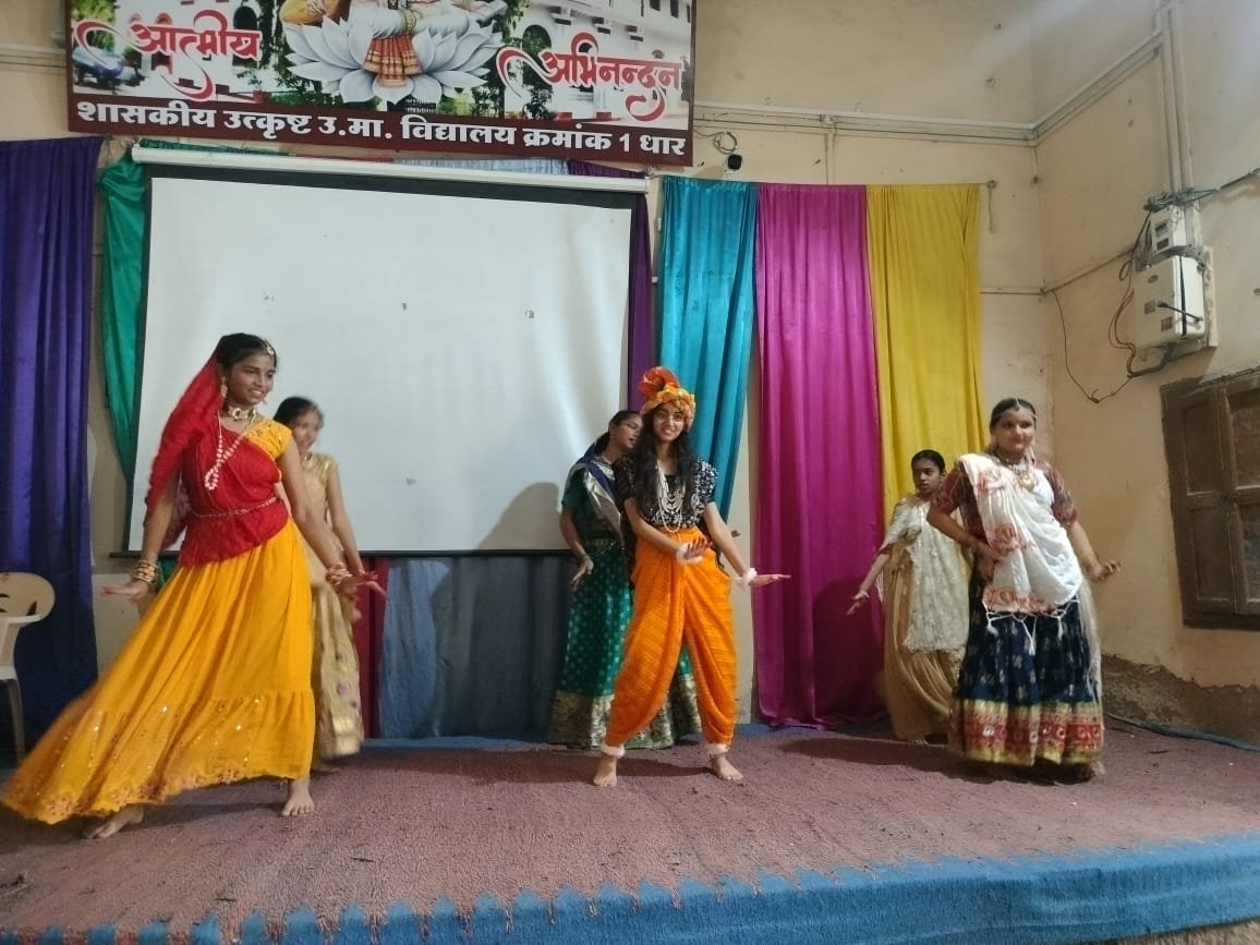 नेशन बुलेटिन धार। सांदीपनि विद्यालय के विद्यार्थियों ने लहराया जीत का परचम बाल रंग प्रतियोगिता की हर विधा में जिले में रहे प्रथम।