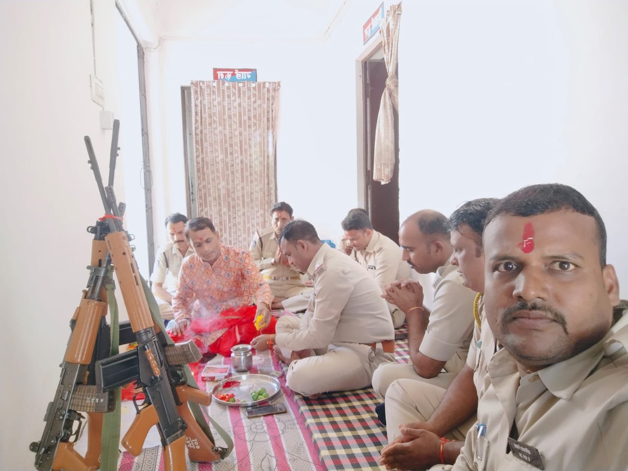 नेशन बुलेटिन धार।झकनावदा/पेटलावद –  विजयादशमी (दशहरा) पर्व पर झकनावदा पुलिस ने किया शस्त्र पूजन।