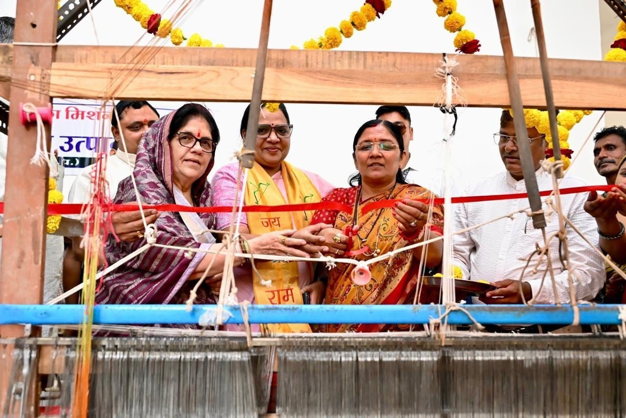 नेशन बुलेटिन धार। नारी शक्ति संवाद कार्यक्रम का हुआ भव्य आयोजन, वीरांगना रानी दुर्गावती को किया नमन।