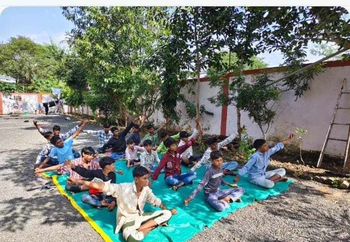 नेशन बुलेटिन धार।अणुविभा सोसायटी व अणुव्रत समिति बोलासा धतुरिया के तत्वावधान में अणुव्रत उद्बोधन सप्ताह के अन्तर्गत सातवे दिन जीवन विज्ञान के कई प्रयोग आयाम करवाए गए।