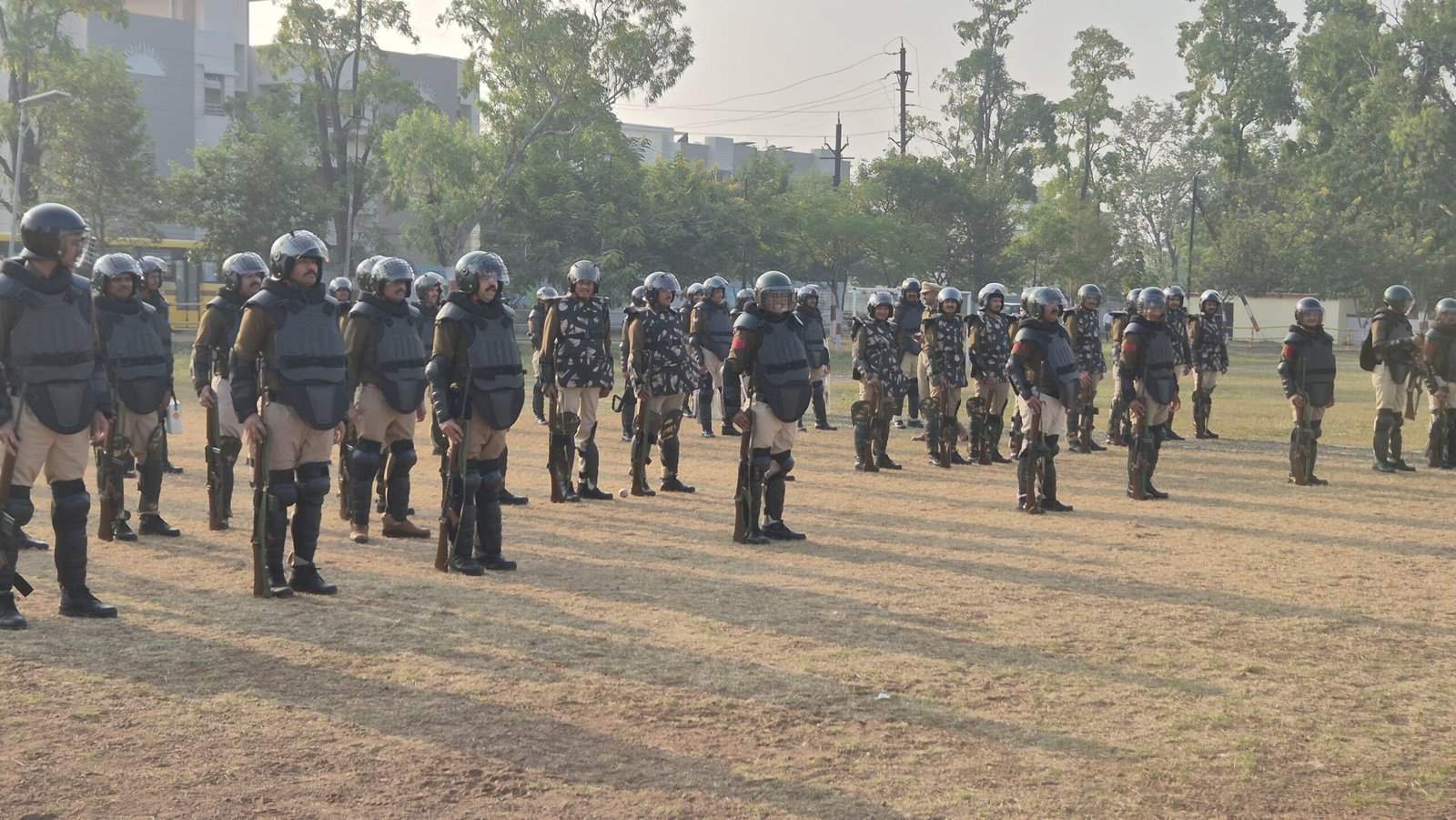 नेशन बुलेटिन धार। धार पुलिस अधीक्षक मयंक अवस्थी द्वारा जिला पुलिस लाईन परेड ग्राउंड पर जनरल परेड की सलामी लेकर परेड निरीक्षण किया गया ।