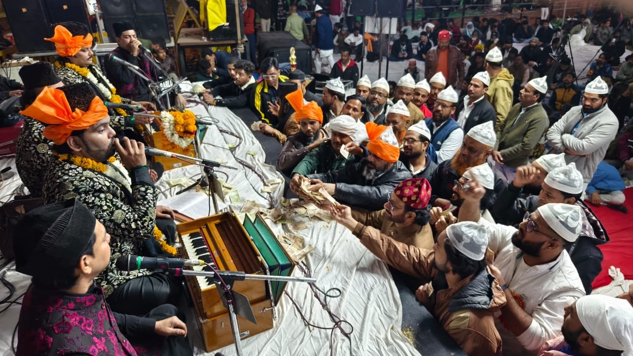 नेशन बुलेटिन धार। दिल्ली राजस्थान यूपी से आए देश के प्रसिद्ध कव्वालों ने पढ़े शानदार कलाम।