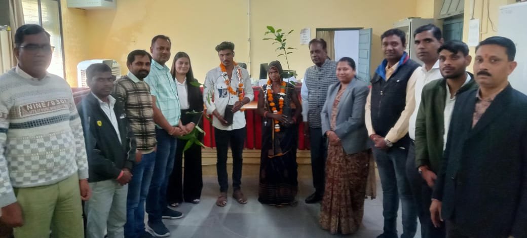 नेशन बुलेटिन धार। लोक अदालत के आए सुखद परिणाम दम्पति हुए फिर से एक, अधिवक्ताओं ओर कर्मचारियों की मेहनत रंग लाई।