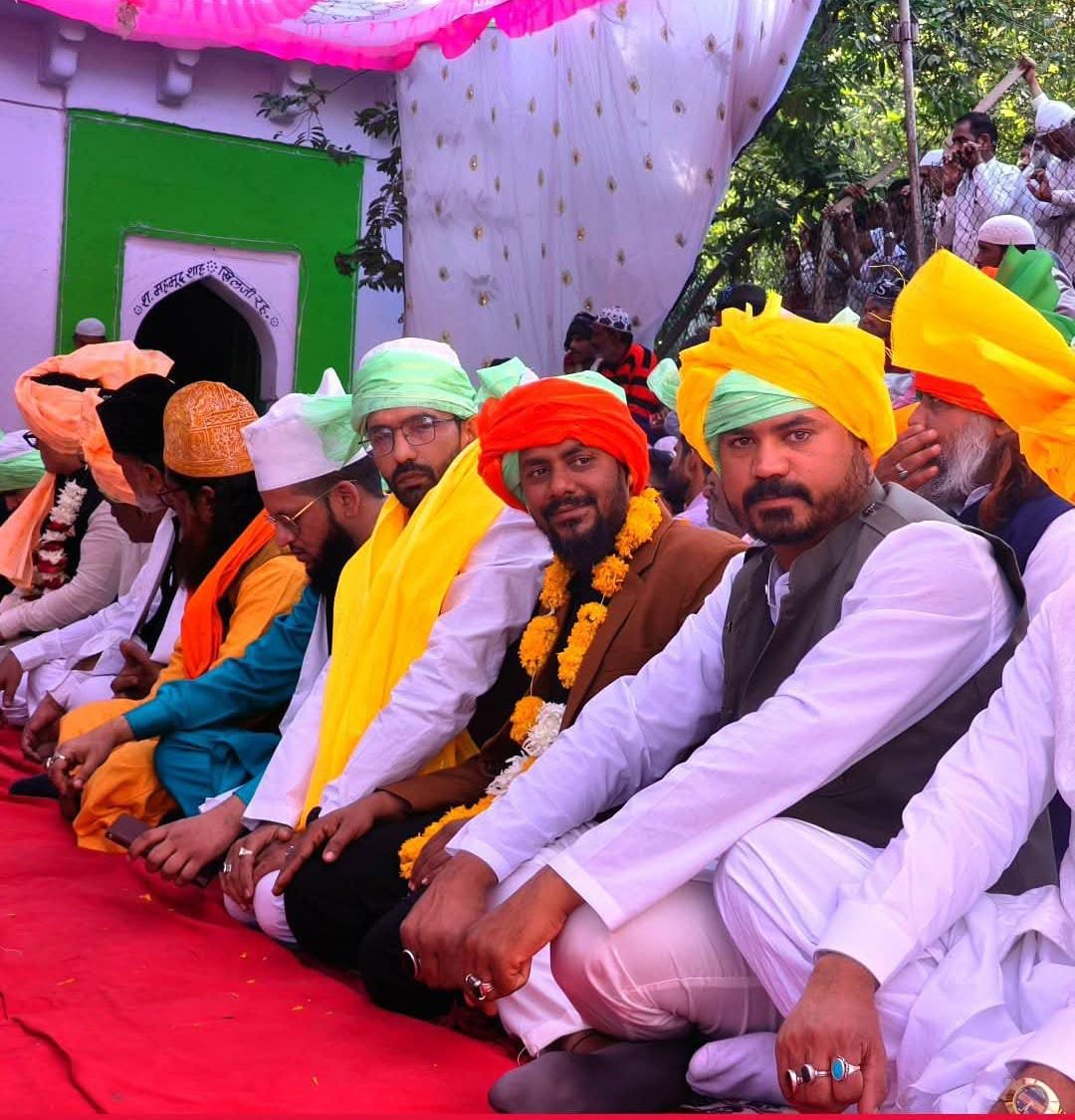 नेशन बुलेटिन धार। रंग व कुल की महफिल के साथ धार उर्स का समापन हजारो अकीदतमंद शामिल हुए।