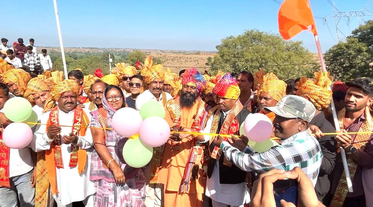 नेशन बुलेटिन धार। झकनावदा मे माही माता श्रृंगेश्वर धाम मेलें का आतिशबाजी के साथ फीता काटकर अतिथियों ने किया शुभारंभ।