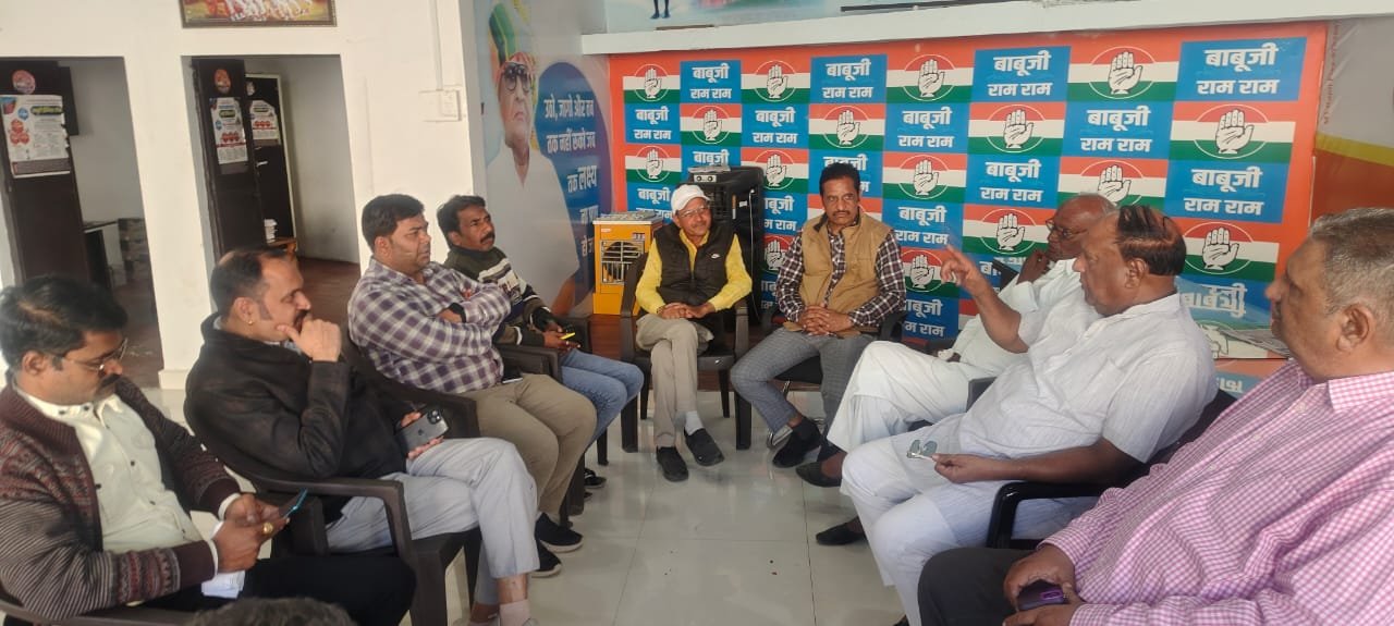 नेशन बुलेटिन धार। दो साल बेमिसाल सिर्फ कागजों में, जमीनी हकीकत में अस्पताल बंद, सड़के बदहाल – विधायक शेखावत