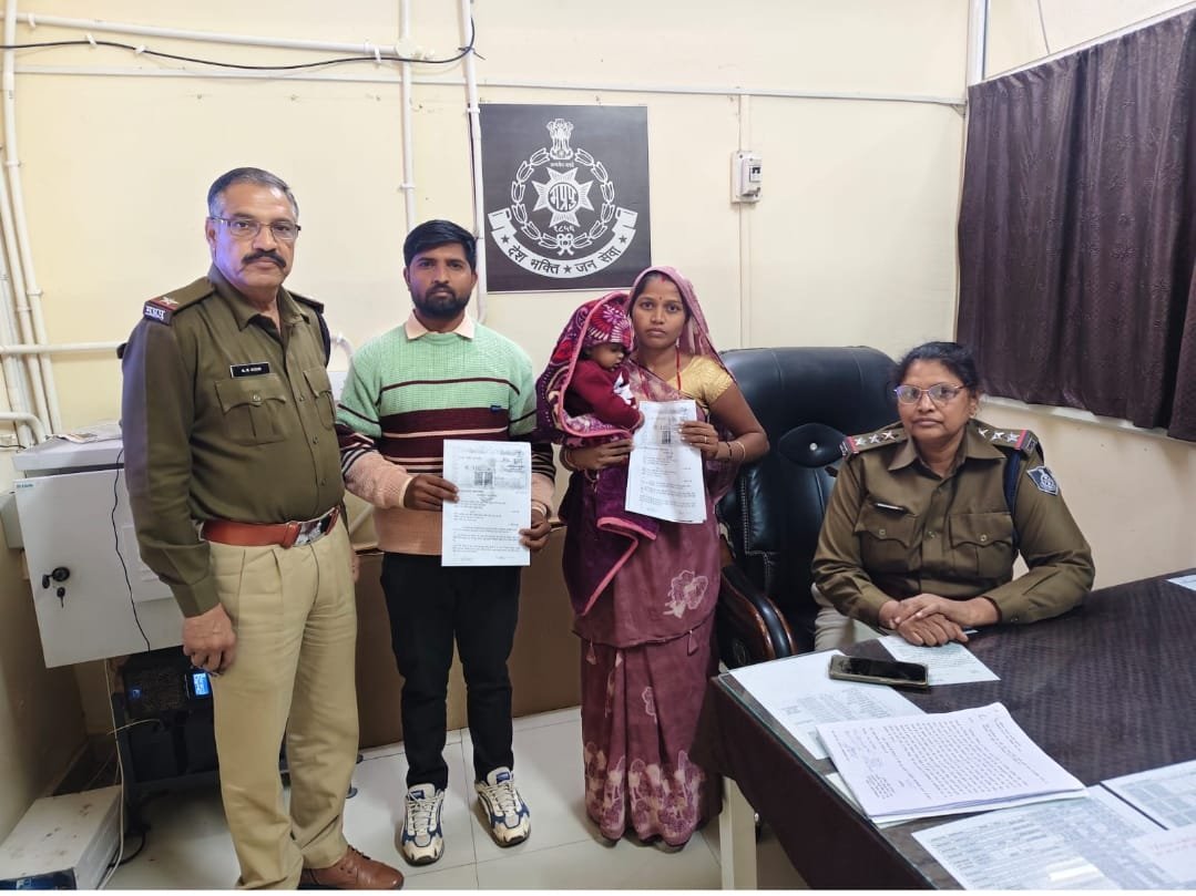 नेशन बुलेटिन धार। महिला थाना धार पुलिस टीम द्वारा टुटते हुए परिवार को मिलाया गया।