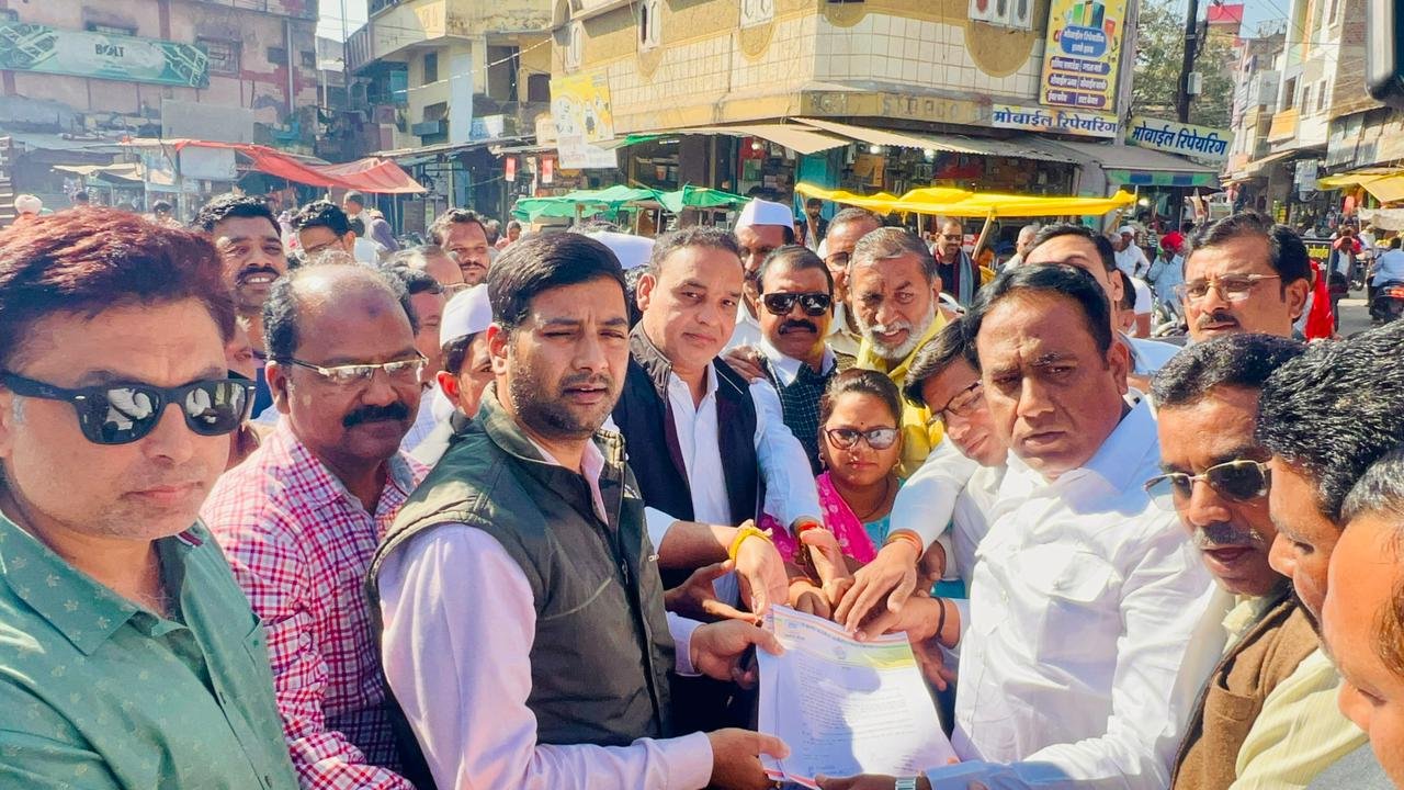 नेशन बुलेटिन धार।बांग्लादेश में हिंदुओं की सुरक्षा करे प्रधानमंत्री नरेन्द्र मोदी-जिला कांग्रेस अध्यक्ष स्वतंत्र जोशी।