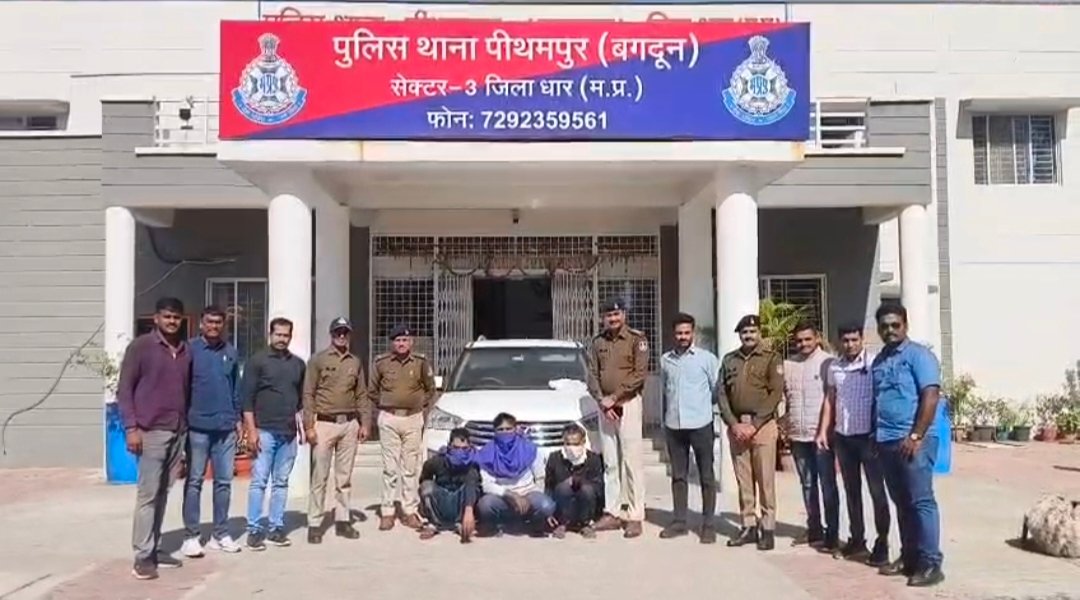 नेशन बुलेटिन धार। धार पुलिस का बड़ा एक्शन अंतरराज्यीय एटीम चोर गैंग को दबोचा 11.99 लाख बरामत।