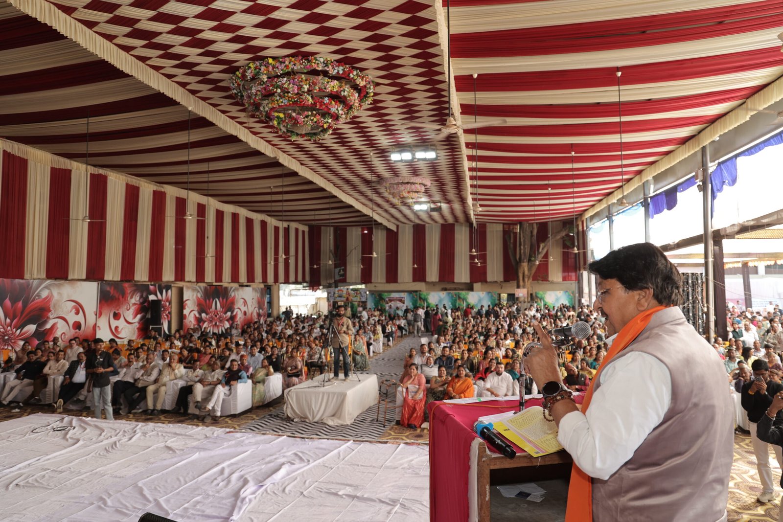 नेशन बुलेटिन धार। रिश्ते कभी भी चमड़ी और दमड़ी देखकर नहीं करना चाहिए अपितु संस्कार को देखना चाहिए- कैलाश विजयवर्गीय।