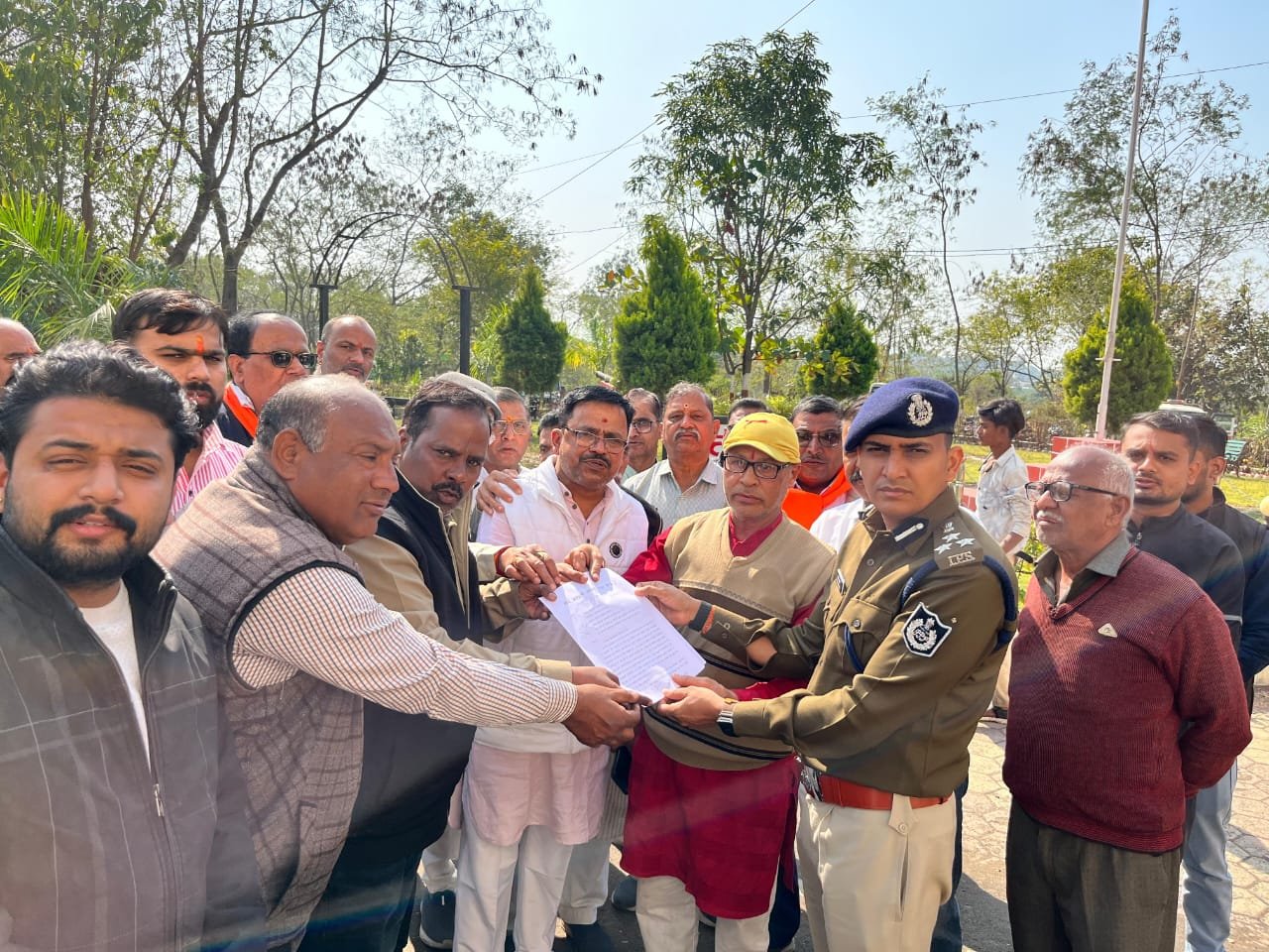 नेशन बुलेटिन धार। बसंत पंचमी पर अखंड पूजन हेतु सर्व ब्राह्मण समाज ने कलेक्टर एवं एसपी को सौंपा ज्ञापन।