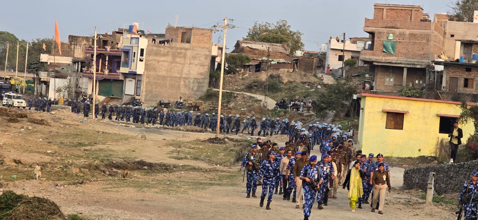 नेशन बुलेटिन धार। बसंत पंचमी व शुक्रवार को लेकर सादलपुर में हाई अलर्ट, भोजशाला मामले के चलते पुलिस का फ्लैग मार्च।