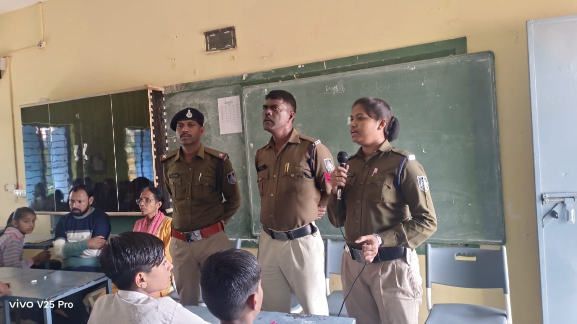 नेशन बुलेटिन धार। ऑपरेशन अभिमन्यु व सृजन अभियान के तहत सादलपुर में छात्र-छात्राओं को किया जागरूक।